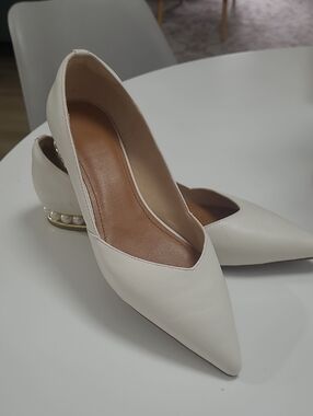 SHEIN Cream Pointed Toe Pumps with Pearl-Trim Heel